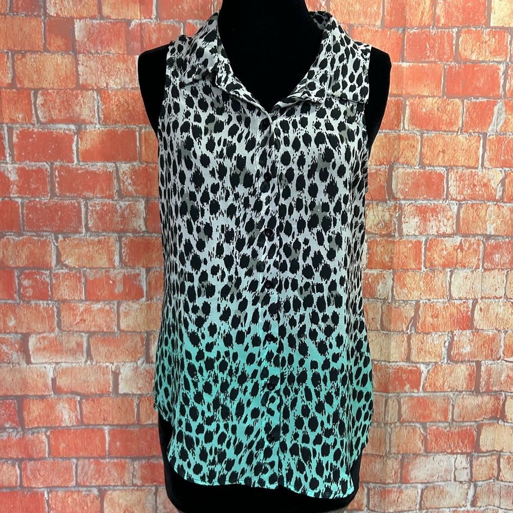 Daytrip Ombré Splotched Sleeveless Button Down Top